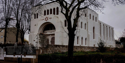 Vandalizaram sinagoga do Porto com inscrições. Muros foram limpos